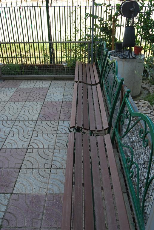 H And H Guesthouse Velipojë 외부 사진